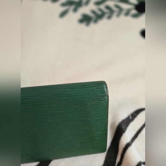 💯 Authentic Vintage Louis Vuitton Epi Sarah Wallet (Green) - Picture 15 of 16